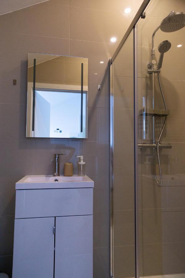 Largigi Rooms, Close To The Beach And Town Centre, Parking Available Λάιμ Ρέγκις Εξωτερικό φωτογραφία