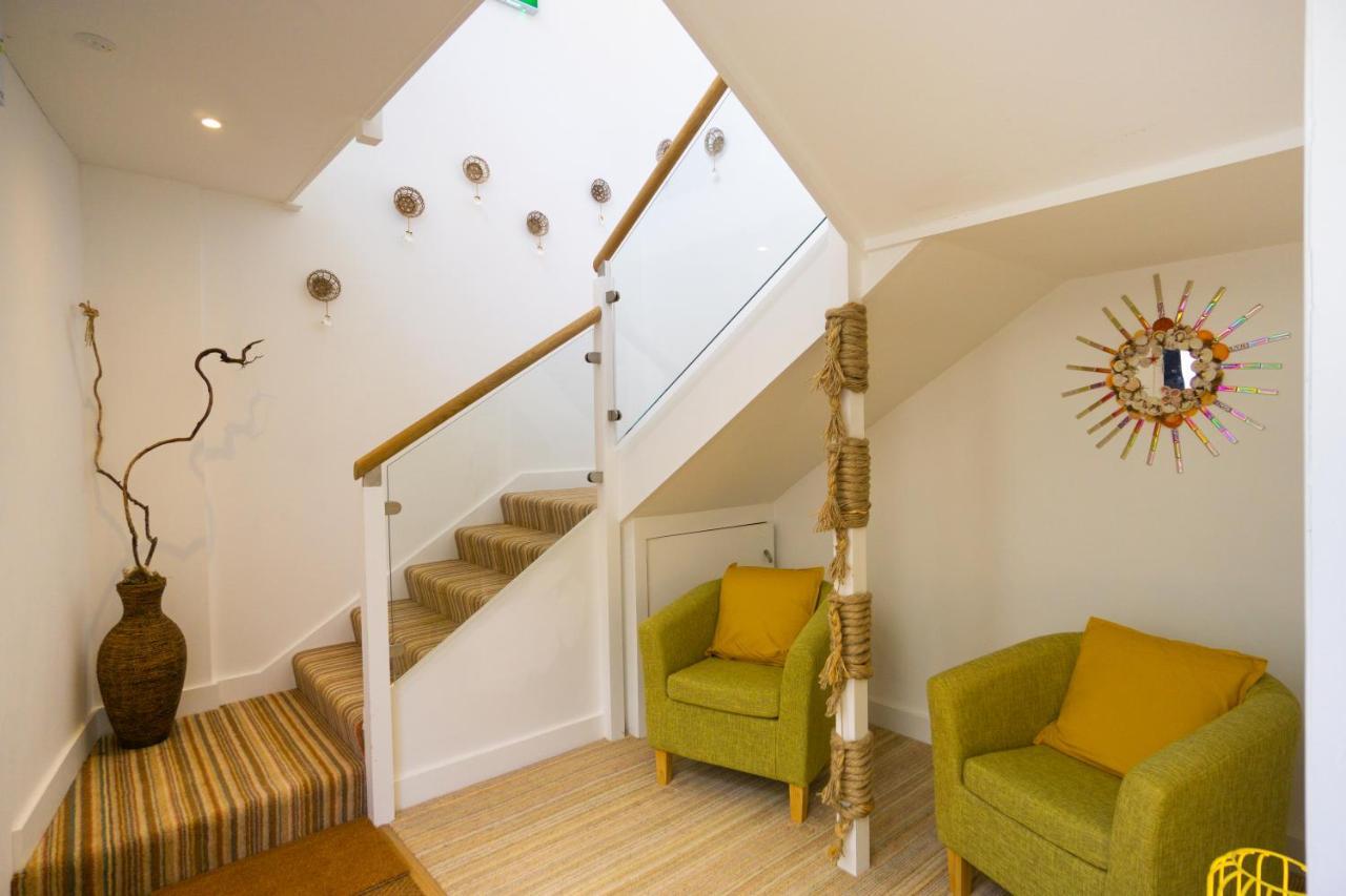 Largigi Rooms, Close To The Beach And Town Centre, Parking Available Λάιμ Ρέγκις Εξωτερικό φωτογραφία